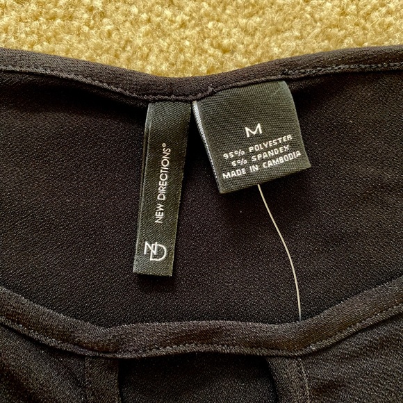 NWT New Directions Floral Cold Shoulder Top - Picture 2 of 5